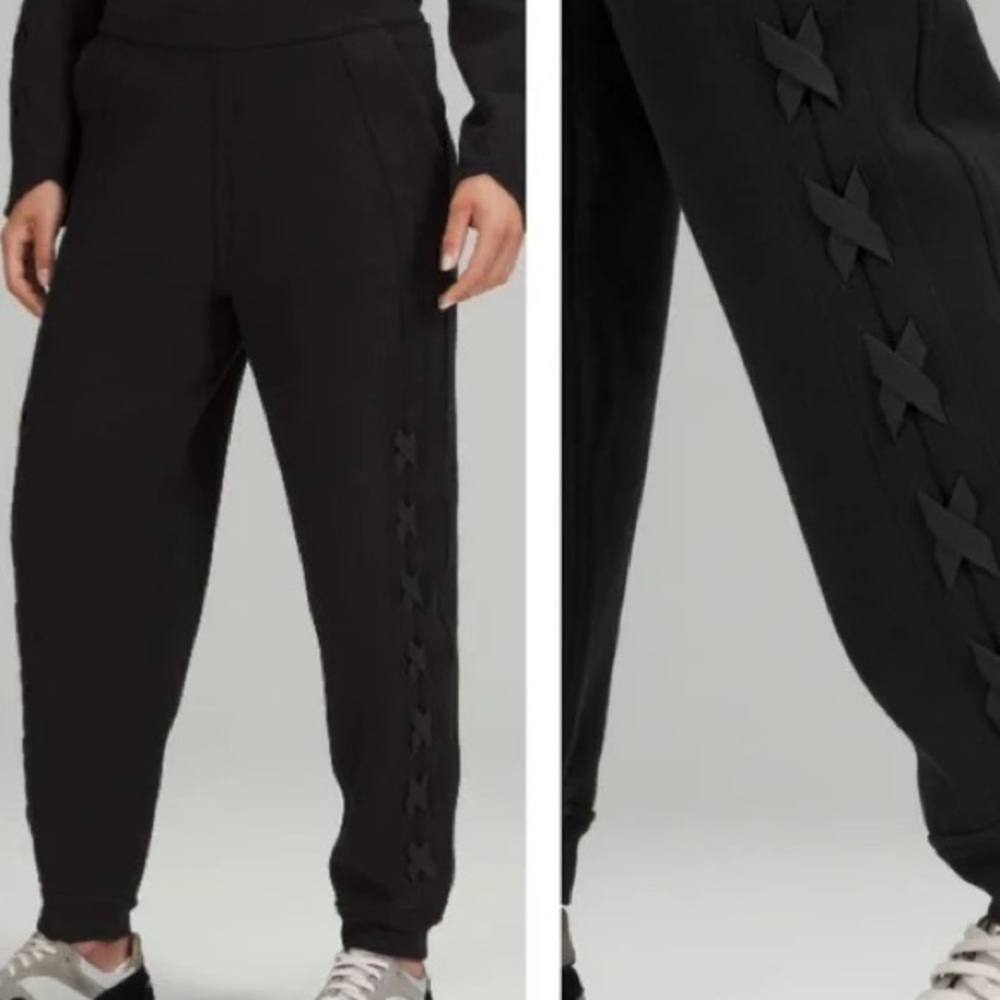 Lululemon size 4 black scuba joggers, braided detail 🍋